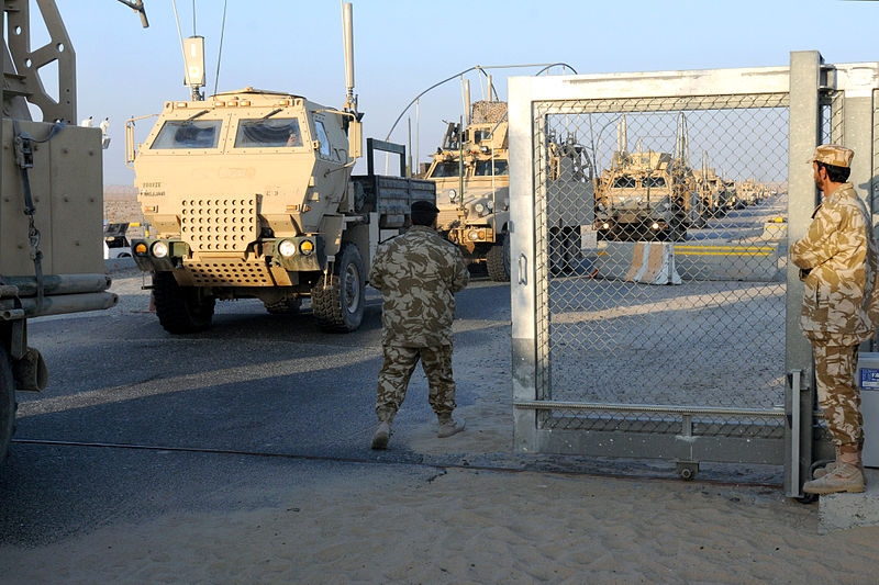 http://commons.wikimedia.org/wiki/File:Last_US_convoy_crosses_into_Kuwait.jpg?uselang=de
