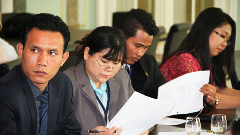 Myanmar course participants meet the Swiss Foreign minister