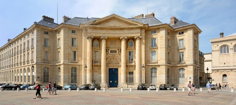 https://en.wikipedia.org/wiki/Pantheon-Sorbonne_University#/media/File:Universite_de_Paris_Faculte_de_droit_DSC_1945w.jpg